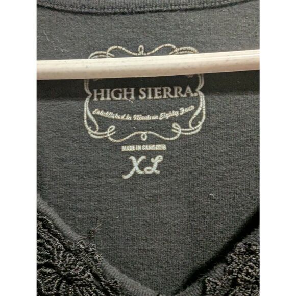 Sz XL V-Neck Tee w/ Lace Collar - Picture 3 of 7